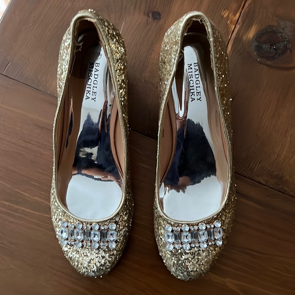 Badgley Mischka Girls designer “Starlett Adorb” shoes in gold silver glitter
